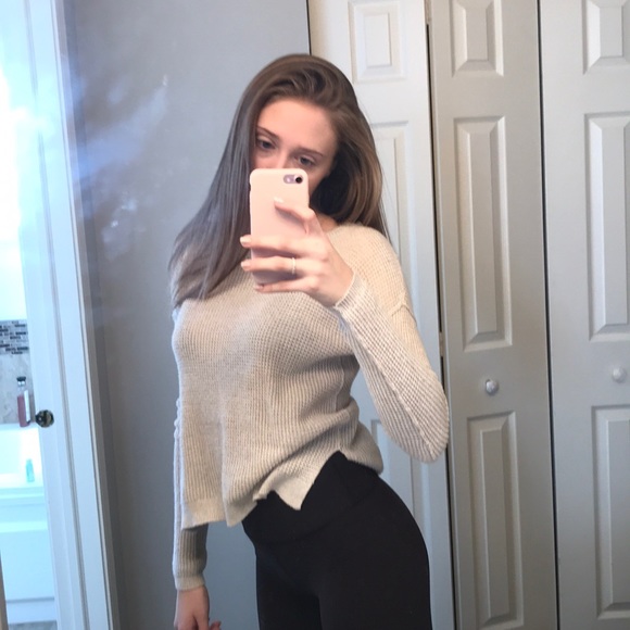 Tan sweater - Picture 3 of 4